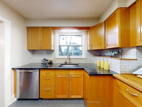 Photo 14 at 432 Paliser Crescent N, Harding, Richmond Hill