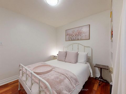 Photo 21 at 432 Paliser Crescent N, Harding, Richmond Hill