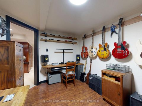 Photo 39 at 432 Paliser Crescent N, Harding, Richmond Hill