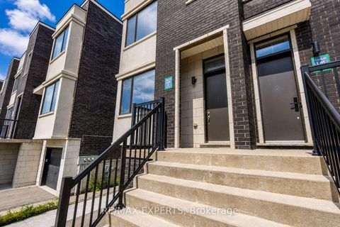 Photo 5 at 176 Sydney Circle, Vellore Village, Vaughan
