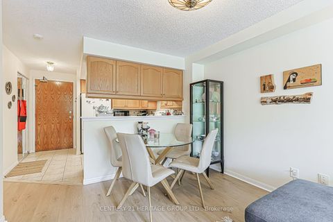 Photo 6 at 211 - 900 Bogart Mill Trail, College Manor, Newmarket