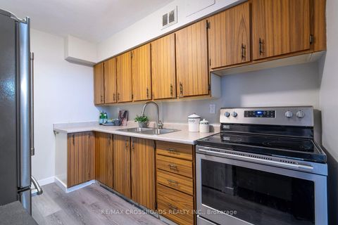 Photo 15 at 906 - 1350 York Mills Road, Donalda, Toronto