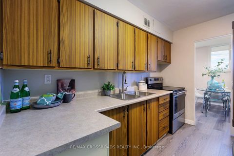 Photo 18 at 906 - 1350 York Mills Road, Donalda, Toronto