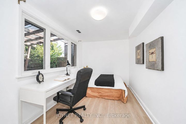 Photo 10 at 42 Brucedale Crescent, Bayview Village, Toronto