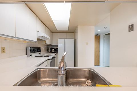 Photo 4 at 205 - 5 Kenneth Avenue, Willowdale East, Toronto