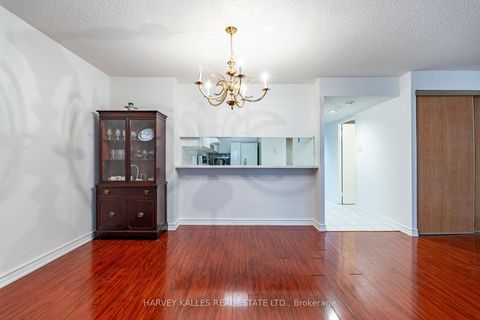 Photo 5 at 205 - 5 Kenneth Avenue, Willowdale East, Toronto