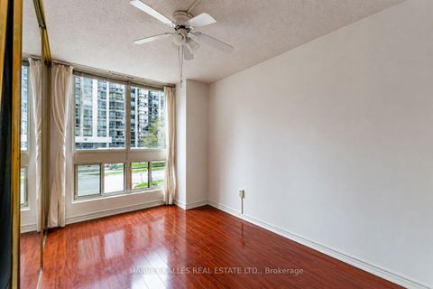 Photo 12 at 205 - 5 Kenneth Avenue, Willowdale East, Toronto
