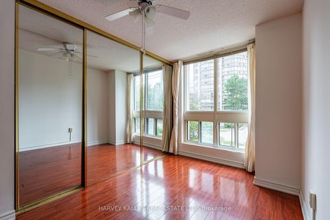 Photo 13 at 205 - 5 Kenneth Avenue, Willowdale East, Toronto
