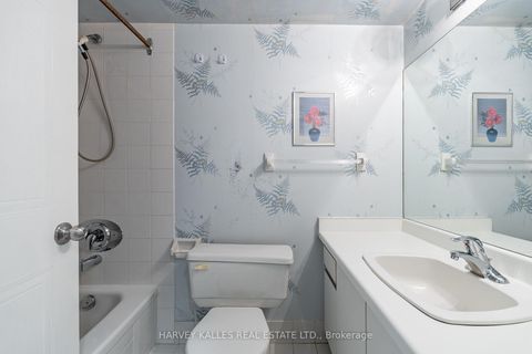Photo 14 at 205 - 5 Kenneth Avenue, Willowdale East, Toronto