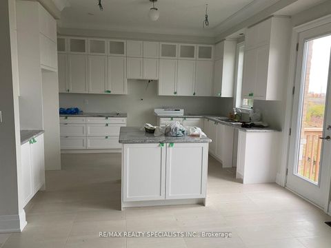 Photo 1 at 35 Gerden Drive, Rural Richmond Hill, Richmond Hill