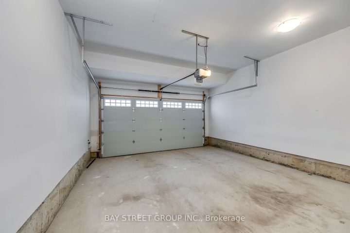 Photo 11 at 39 Foxwarren Drive, Bayview Village, Toronto