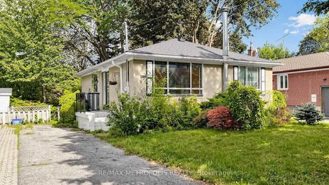 Photo 2 at 139 Pandora Circle, Woburn, Toronto