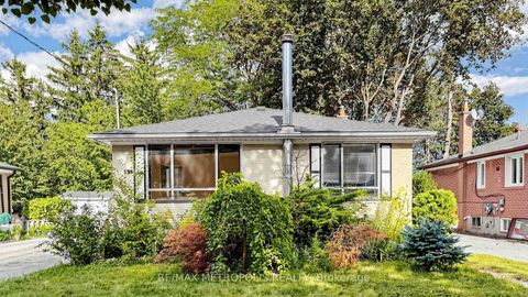 Photo 3 at 139 Pandora Circle, Woburn, Toronto