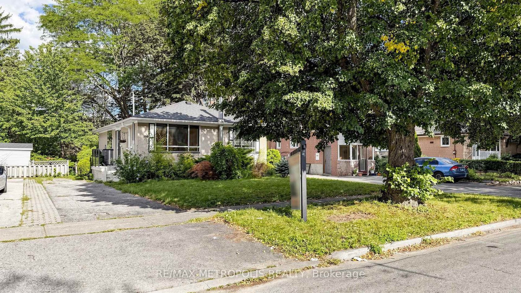 139 Pandora Circle, Woburn, Toronto photo 6