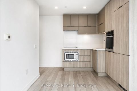 Photo 3 at 3708 - 39 Roehampton Avenue, Mount Pleasant West, Toronto