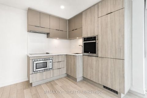 Photo 4 at 3708 - 39 Roehampton Avenue, Mount Pleasant West, Toronto