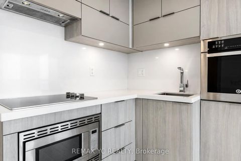 Photo 6 at 3708 - 39 Roehampton Avenue, Mount Pleasant West, Toronto