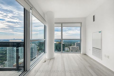 Photo 11 at 3708 - 39 Roehampton Avenue, Mount Pleasant West, Toronto