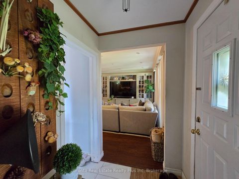 Photo 5 at 482 Ruth Avenue, Newtonbrook East, Toronto