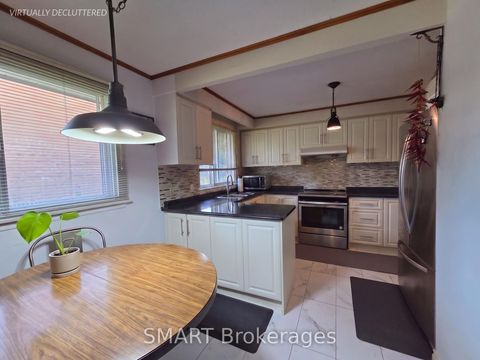 Photo 10 at 482 Ruth Avenue, Newtonbrook East, Toronto