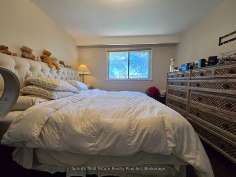 Photo 15 at 482 Ruth Avenue, Newtonbrook East, Toronto