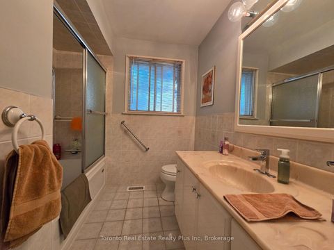 Photo 17 at 482 Ruth Avenue, Newtonbrook East, Toronto