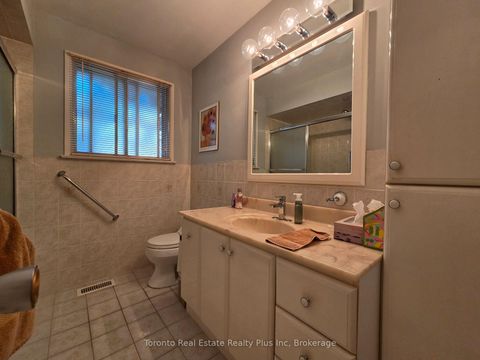 Photo 18 at 482 Ruth Avenue, Newtonbrook East, Toronto