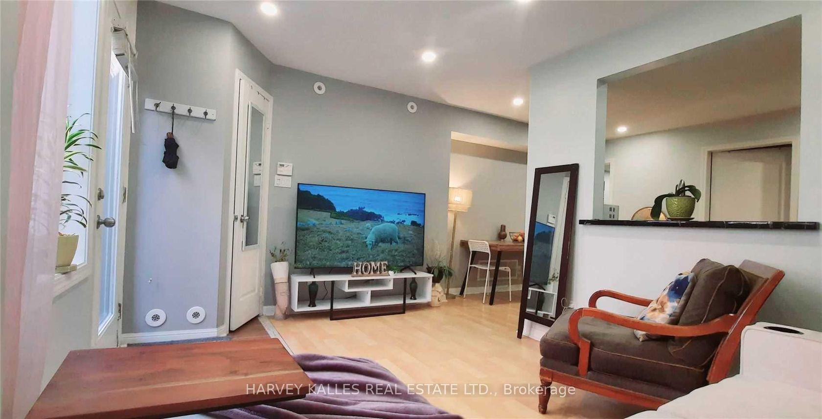220 - 28 Douro Street, Niagara, Toronto photo 1