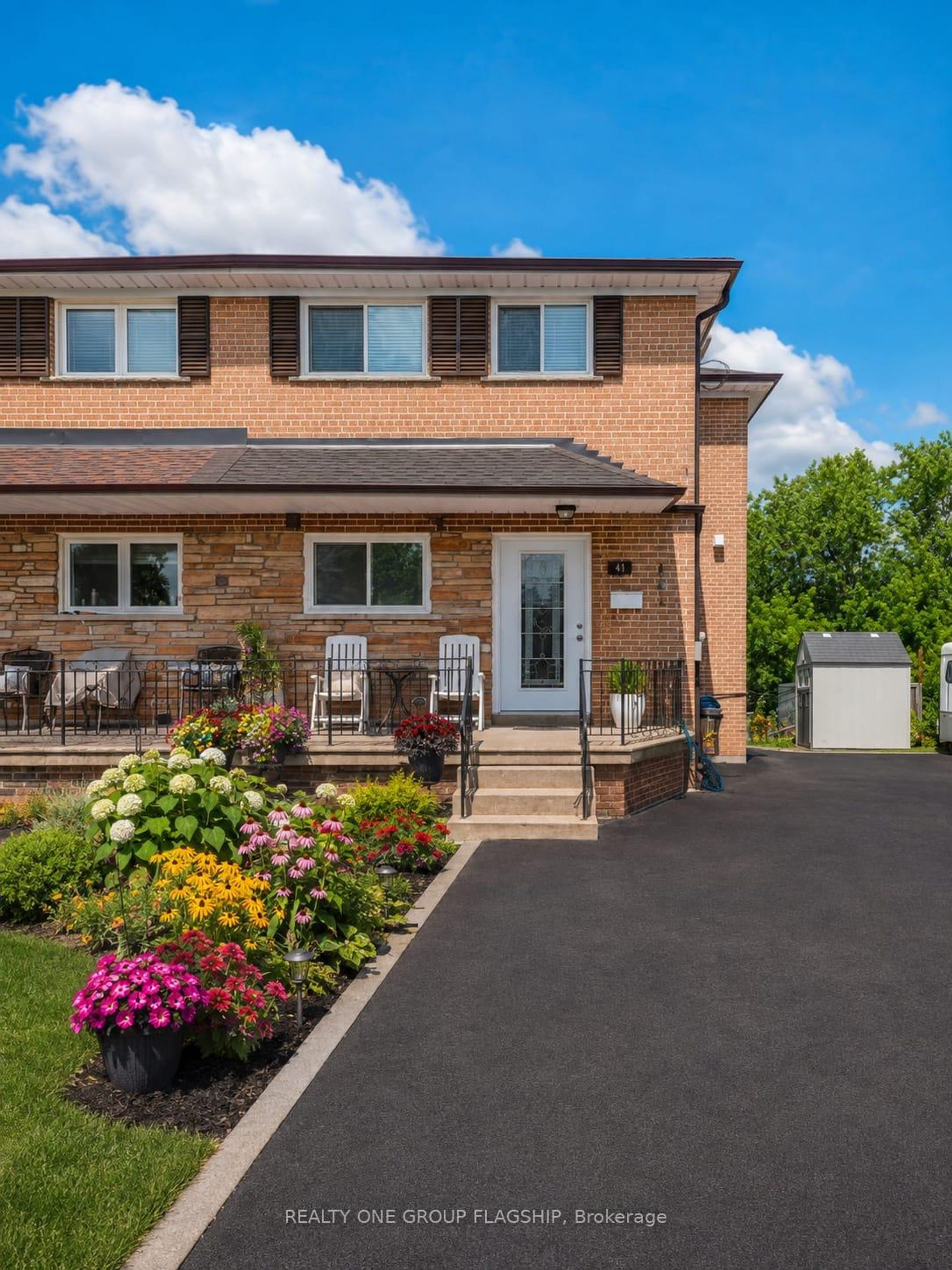 12 Azalea Court, Humbermede, Toronto photo number 2