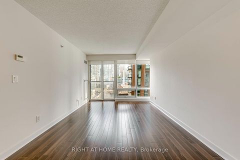 Photo 13 at 1306 - 295 Adelaide Street W, Waterfront Communities C1, Toronto