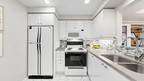 Photo 10 at 312 - 1818 Bayview Avenue, Mount Pleasant East, Toronto