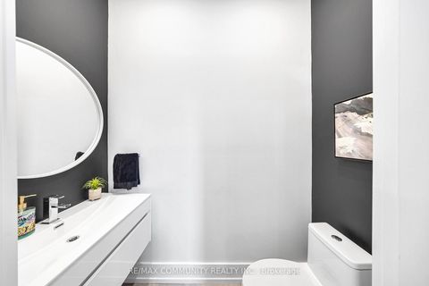 Photo 4 at 7 Derwyn Road, East York, Toronto