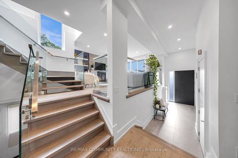 Photo 5 at 7 Derwyn Road, East York, Toronto
