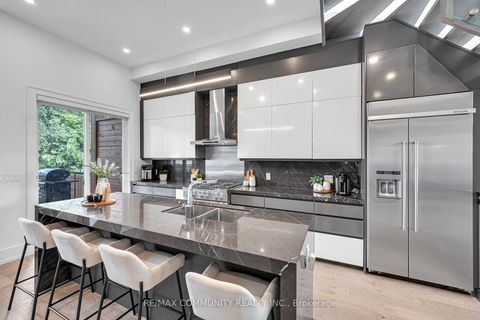 Photo 9 at 7 Derwyn Road, East York, Toronto