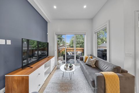 Photo 11 at 7 Derwyn Road, East York, Toronto
