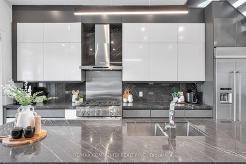 Photo 13 at 7 Derwyn Road, East York, Toronto