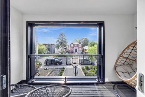 Photo 18 at 7 Derwyn Road, East York, Toronto