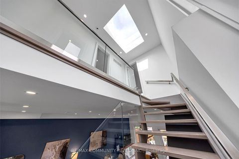 Photo 20 at 7 Derwyn Road, East York, Toronto