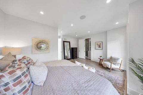 Photo 25 at 7 Derwyn Road, East York, Toronto