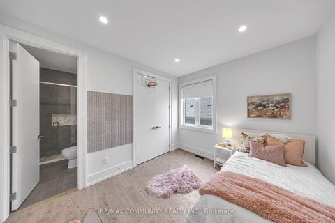 Photo 34 at 7 Derwyn Road, East York, Toronto