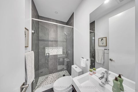 Photo 35 at 7 Derwyn Road, East York, Toronto