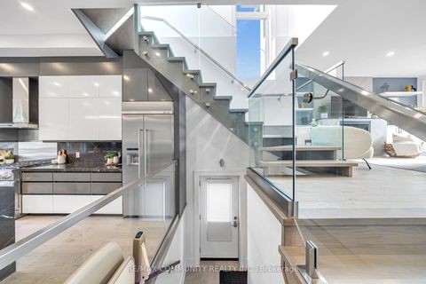 Photo 36 at 7 Derwyn Road, East York, Toronto
