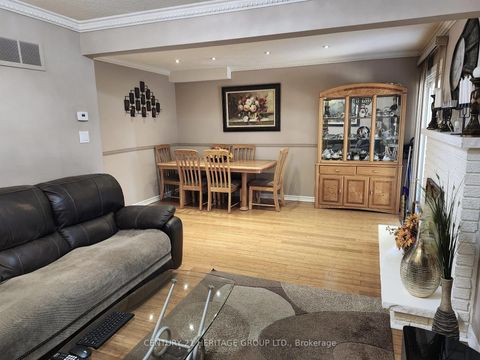 Photo 7 at 131 Black Hawk Way, Branson, Toronto
