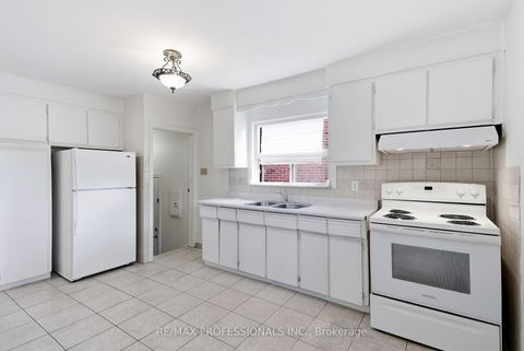 Photo 15 at 111 Wesley Street, Queensway, Toronto