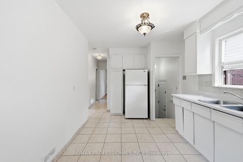 Photo 17 at 111 Wesley Street, Queensway, Toronto