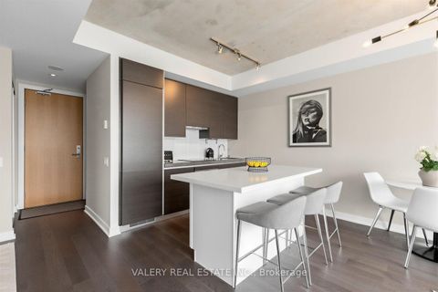 Photo 3 at 1022 - 629 King Street W, Waterfront Communities C1, Toronto