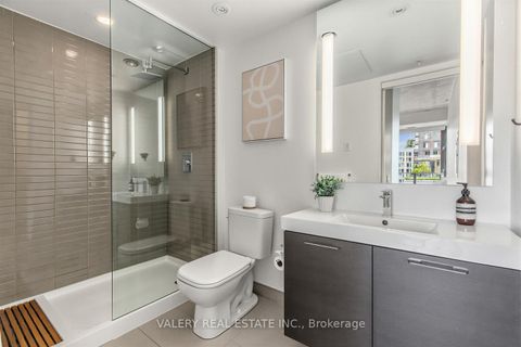 Photo 14 at 1022 - 629 King Street W, Waterfront Communities C1, Toronto