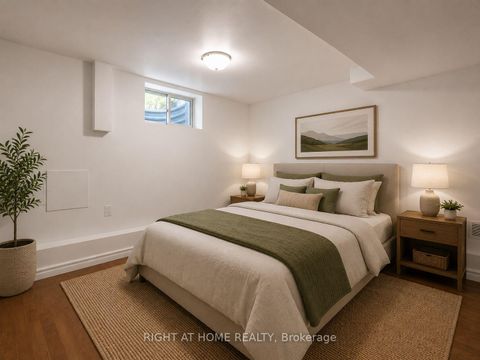 Photo 37 at 20 Kildonan Drive, Cliffside, Toronto
