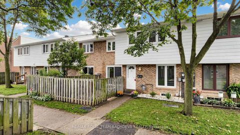 Photo 2 at 67 Rock Fernway, Don Valley Village, Toronto