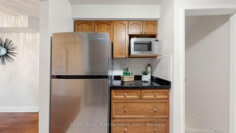Photo 14 at 67 Rock Fernway, Don Valley Village, Toronto